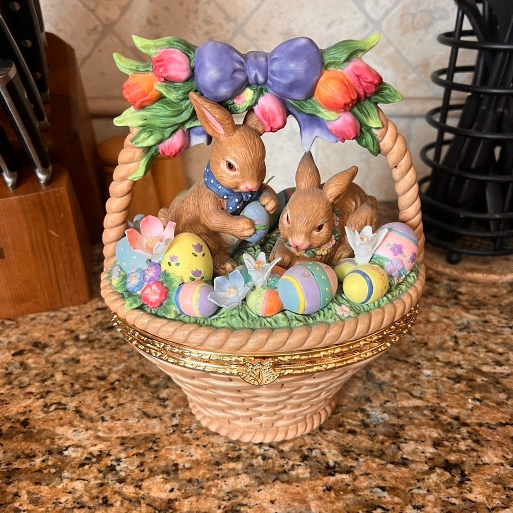 CWC PORCELAIN EASTER BASKET HAND PAINTED CANDY DISH - LARGE RARE VINTAGE - Picture 6 of 6